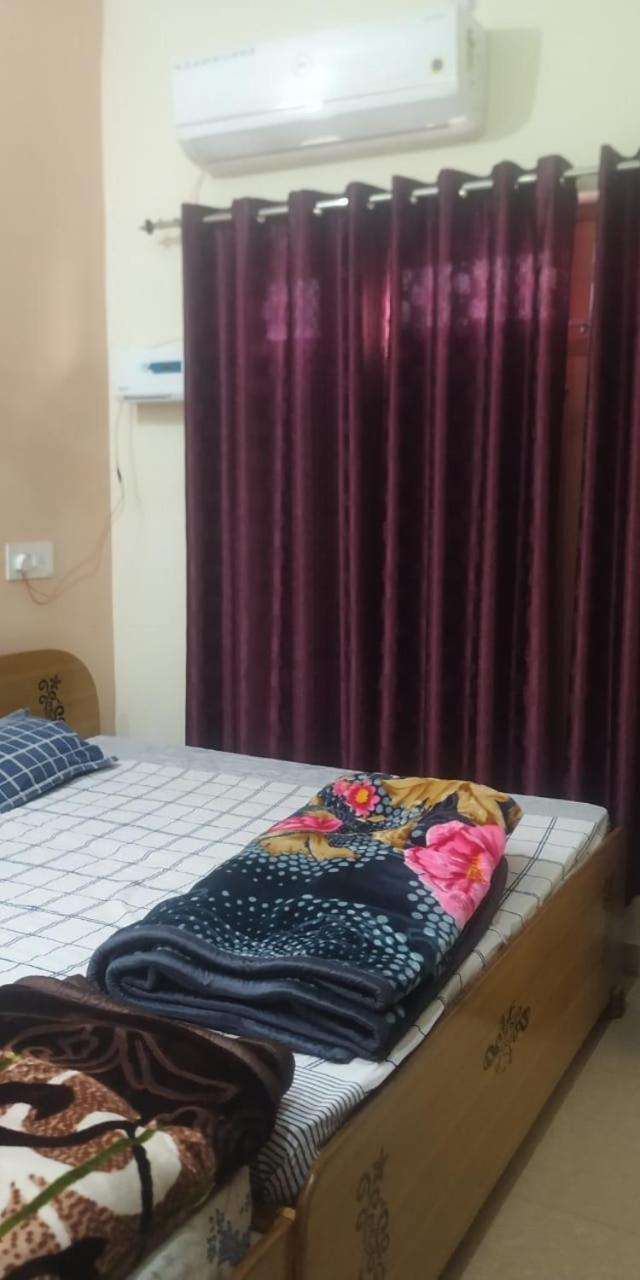 Anant Paying Guest House Ayodhya Екстер'єр фото
